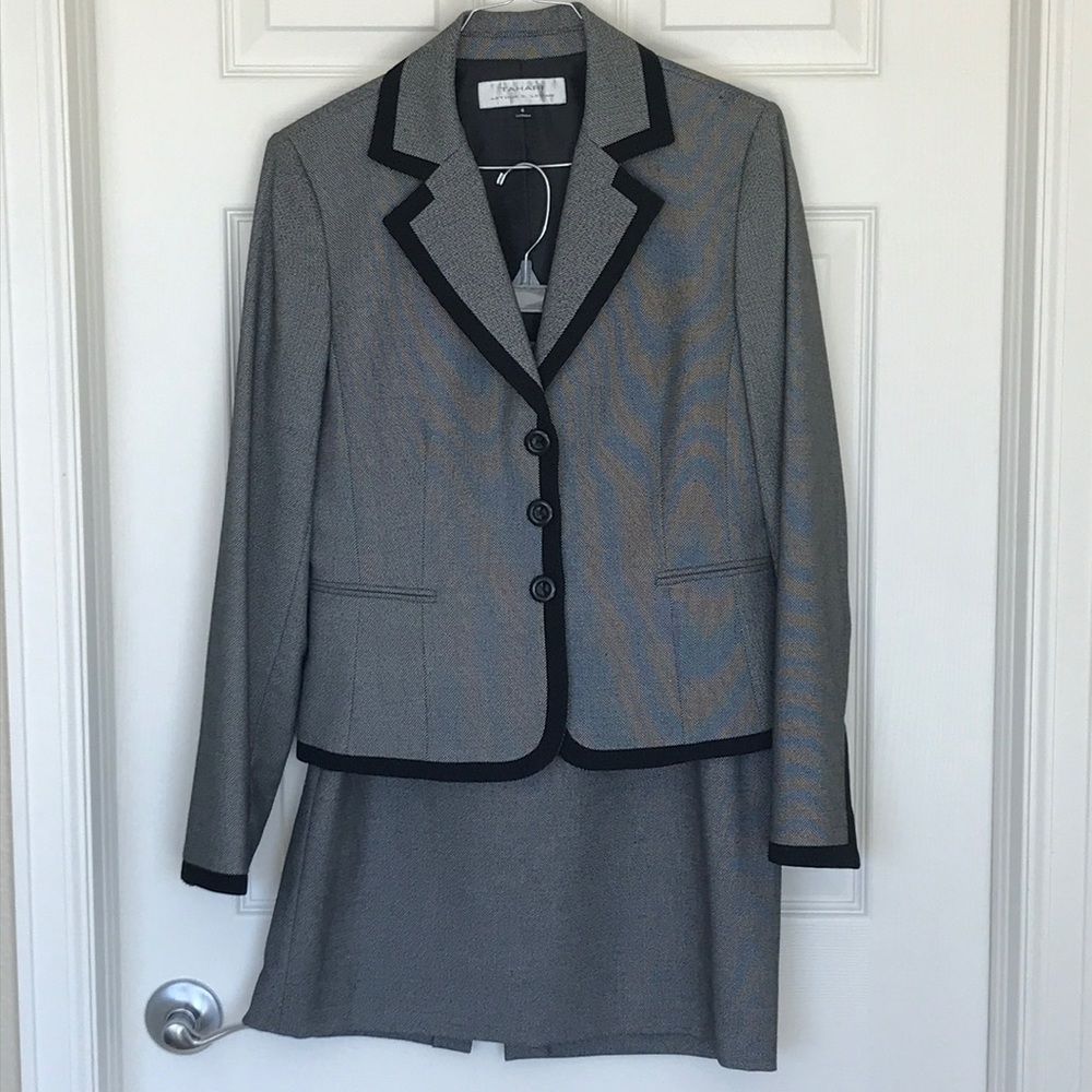 Tahari Arthu S. Levine skirt suit